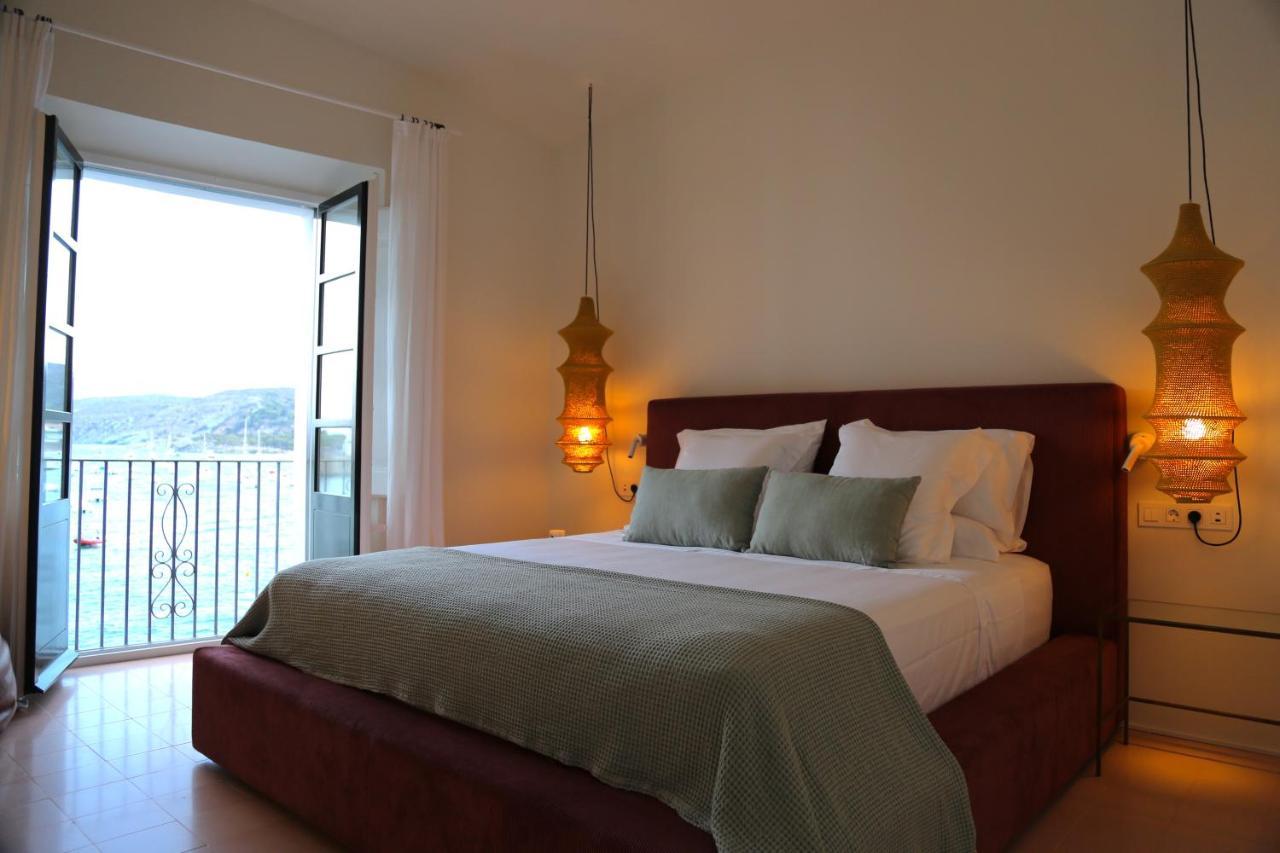 Set * Cadaques